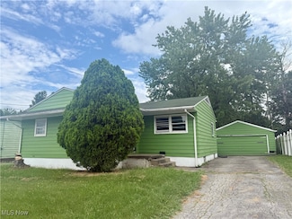 137 Greeley Ln, Youngstown, OH 44505