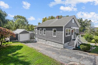 95 Canonicus St, Tiverton, RI 02878