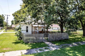 329 W Adams St, Howard, KS 67349