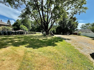 52 Silver St, Greenfield, MA 01301
