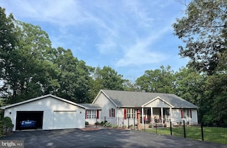 10 Winnipeg Ln, Hedgesville, WV 25427