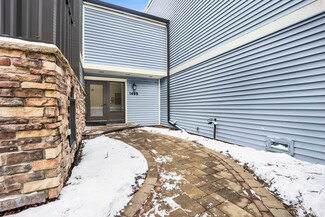 1495 S County Farm Rd Unit 1-2, Wheaton, IL 60189