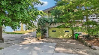 55 Coveland Dr, Avon Lake, OH 44012