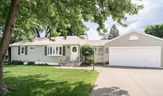 1284 Lealand Rd E, Maplewood, MN 55109