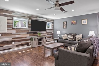 30 Roving Rd, Levittown, PA 19056