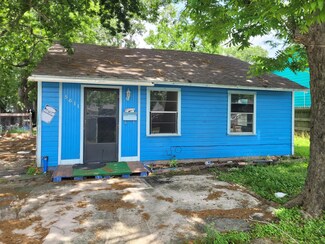 5611 Woodlark St, Houston, TX 77017