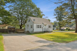 20 Riverview Dr, Brunswick, ME 04011