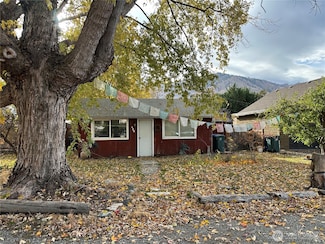 426 E Wapato Ave, Chelan, WA 98816