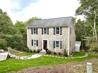 8 Wayside Ln, Sandwich, MA 02563