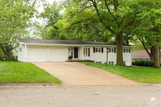 414 Arthur St, Clay Center, KS 67432
