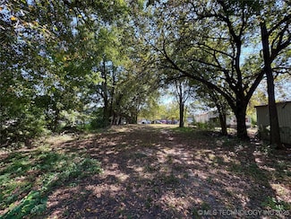 812 W 10th St, Ada, OK 74820