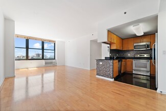 102 Christopher Columbus Dr Unit 901, Jersey City, NJ 07302