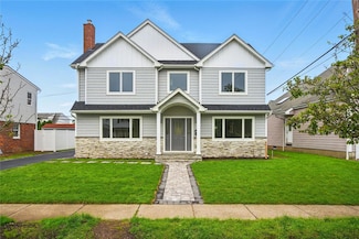 121 Claudy Ln, New Hyde Park, NY 11040
