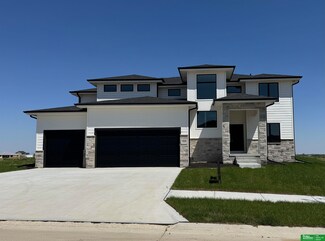 19606 Jaynes St, Elkhorn, NE 68022