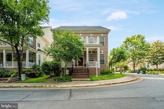 9776 Maple Trace Cir, Fairfax, VA 22032