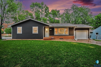 1034 Elmwood Ave, Luverne, MN 56156