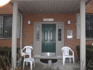 32608 Harper Ave, Saint Clair Shores, MI 48082