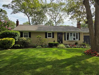 376 Grace St, Holbrook, NY 11741