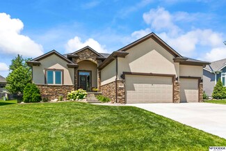 9203 Del Rio Dr, Lincoln, NE 68516
