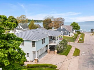 87 S Center St, Beulah, MI 49617