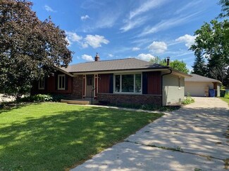 655 E Mackinac Ave, Oak Creek, WI 53154