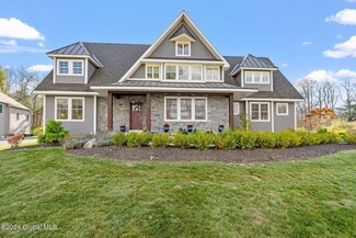 815 Waldens Pond Rd, Albany, NY 12203