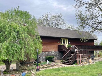 7739 Rock Creek Dr, Ozawkie, KS 66070