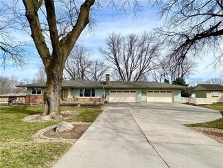 2215 Ashworth Rd, West Des Moines, IA 50265