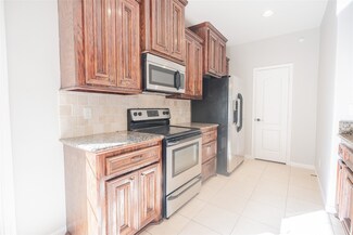 13165 Snow Ln Unit 9, Willis, TX 77318