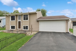 112502 Washington Ln, Chaska, MN 55318