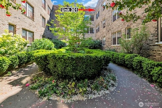 1605 E Olive St Unit 301, Seattle, WA 98122