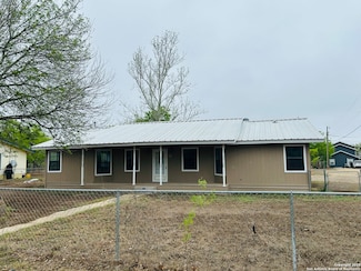 389 Uvalde Oaks Dr, Uvalde, TX 78801