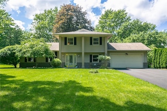 92 Holley Brook Dr, Penfield, NY 14526