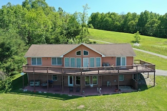 501 Apple Hill Ln, Fancy Gap, VA 24328
