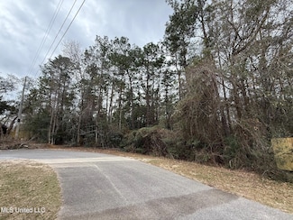 9514 Laa La Place, Diamondhead, MS 39525