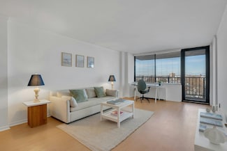 380 Mountain Rd Unit 701, Union City, NJ 07087