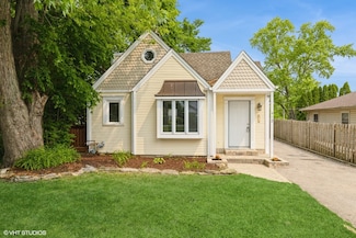 412 Briar Rd, Island Lake, IL 60042