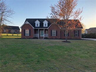 807 Old Farm Rd, Oakboro, NC 28129