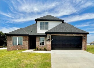 4723 W Planetree St, Fayetteville, AR 72704