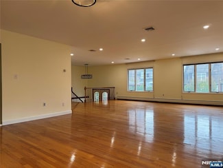 1007 Maple Ave, Ridgefield, NJ 07657