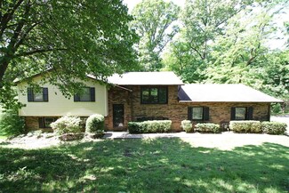 3401 Whiteclif Ln, Godfrey, IL 62035