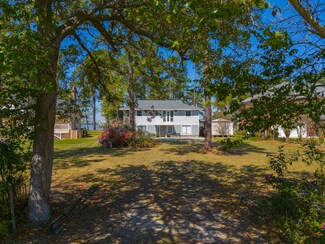 345 Lake Moultrie Dr, Bonneau, SC 29431
