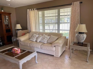 1025 South Dr Unit D, Delray Beach, FL 33445
