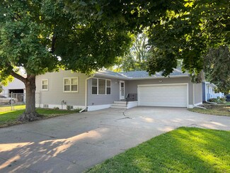 1319 W 14th St, Hastings, NE 68901