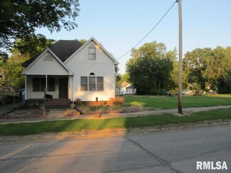 608 S Ledford St, Harrisburg, IL 62946