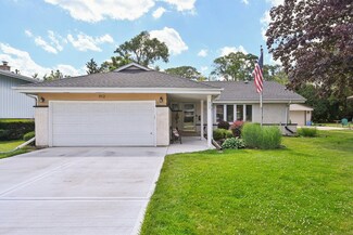 912 S Grant Ave, Villa Park, IL 60181