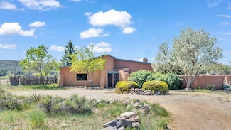 42 Hondo Seco Rd, Arroyo Hondo, NM 87513