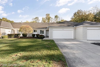 20455 Palms Dr, Clinton Township, MI 48036