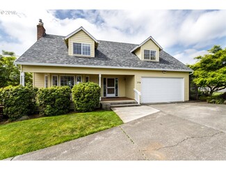779 SW 5th St, Dundee, OR 97115