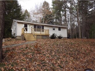 143 Pine St, Danville, NH 03819